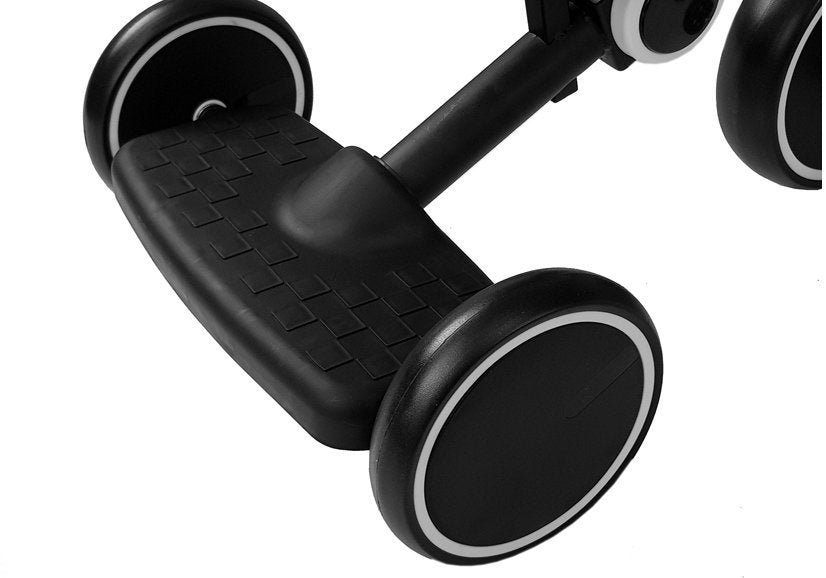 Dětský tříkolový odrážedlo s pedály černobílé