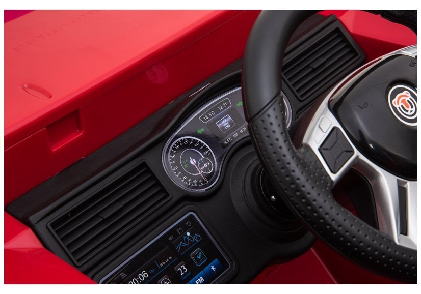 Hasičské auto na akumulátor s dálkovým ovládáním a helmou červené