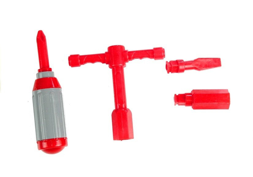 Hasičské auto s žebříkem k rozkládání a nářadím červené