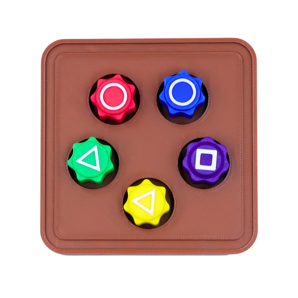 Kostky na zručnostní hru Gonggi s podstavcem 5ks – Squid Game