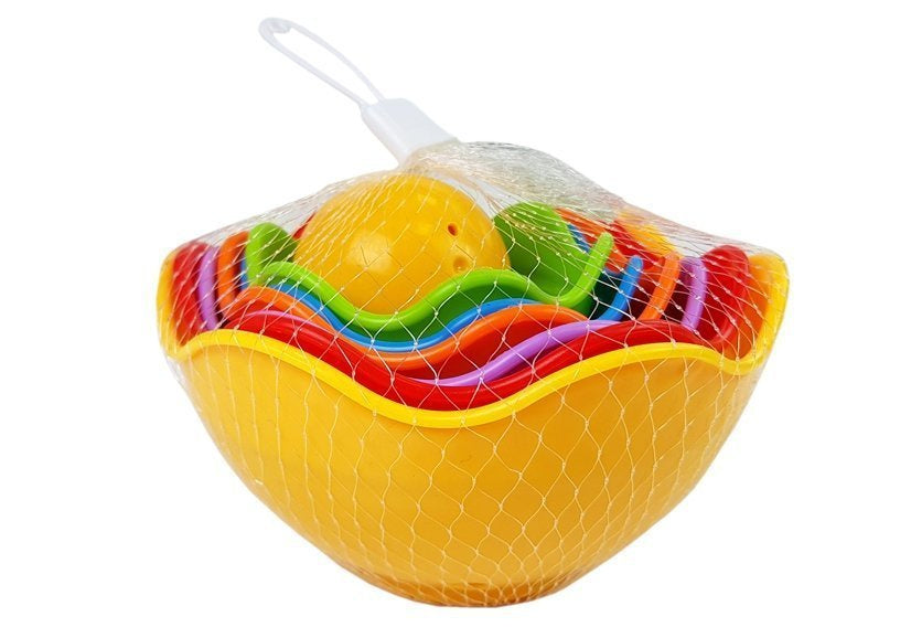 Pyramida pro miminka z barevných kelímků tęczová