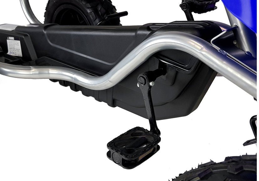 Šlapací motokára s nafukovatelnými koly a ruční brzdou modrá