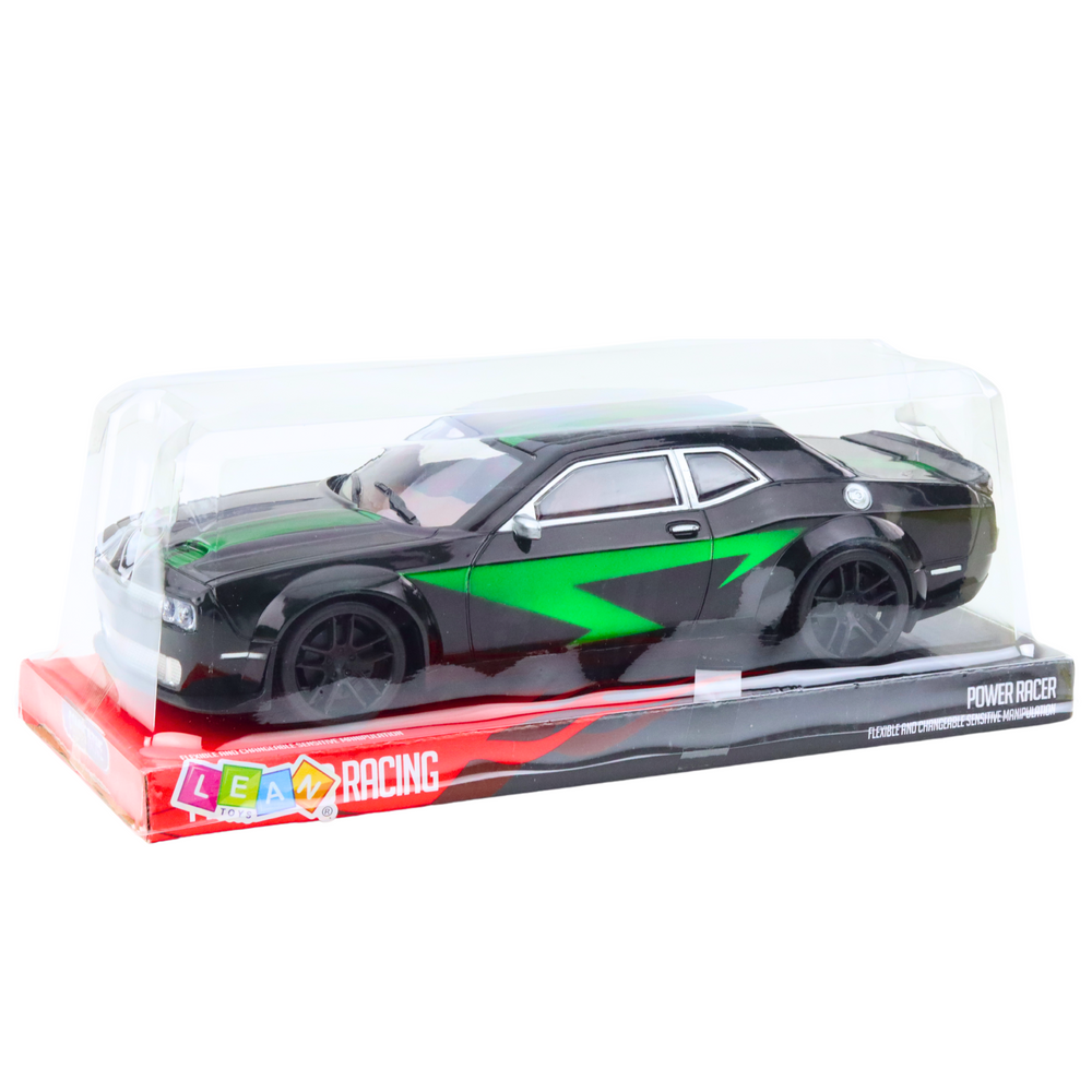 Sportovní auto s mechanickým pohonem černé se zelenými liniemi