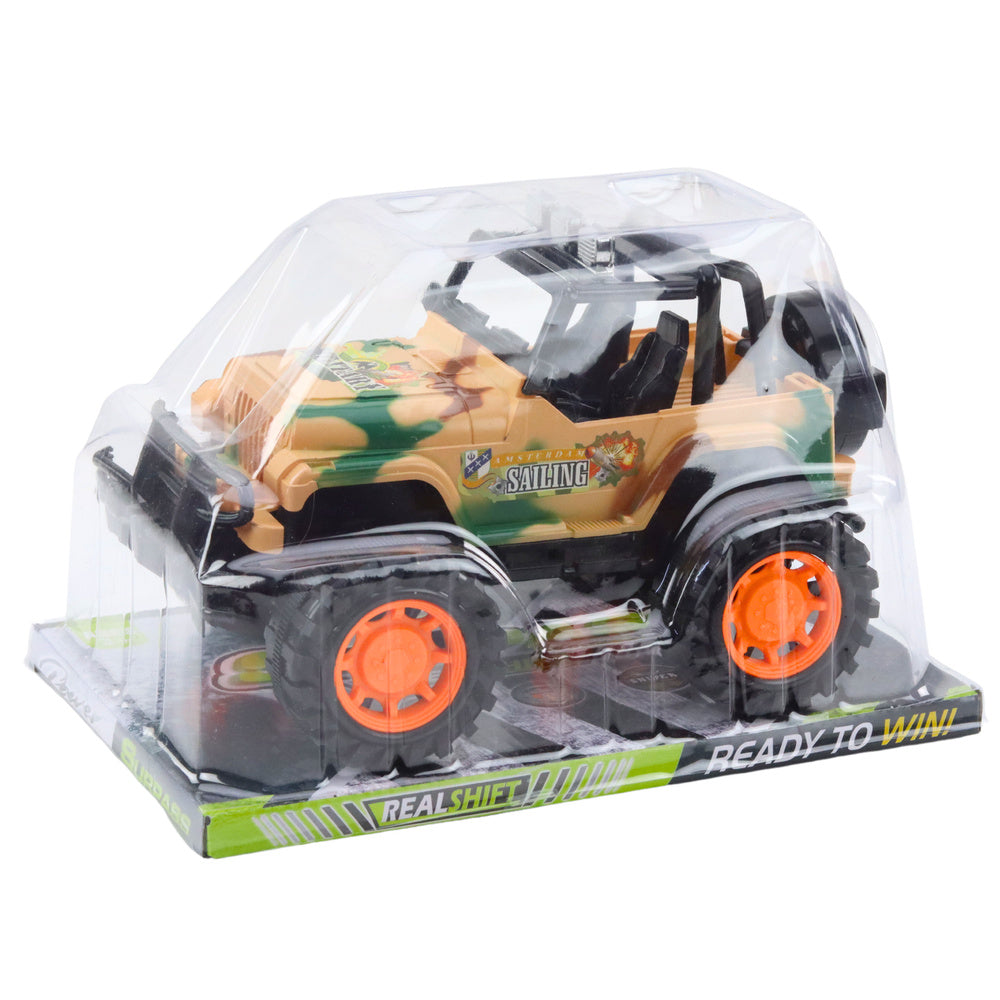 Vojenské terénní auto s velkými koly a odpružením béžové