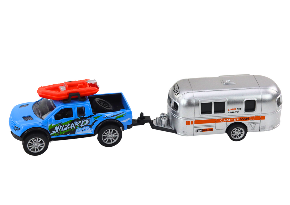 Terénní auto s přívěsem a karavanem – kovový pohon