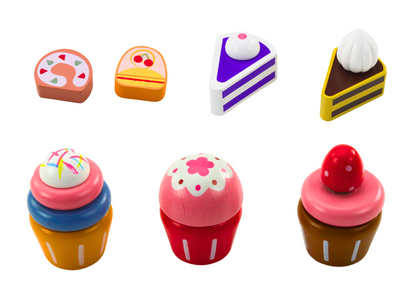 Dřevěný set dortů a cupcaků se stojanem – cukrářská sada