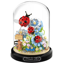 Stavebnice květinová kompozice s beruškami v kopuli 596 dílů