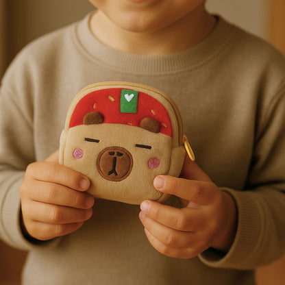 Plyšová peněženka s karabinou Kapybara Jahoda červená 9,5 × 8 cm