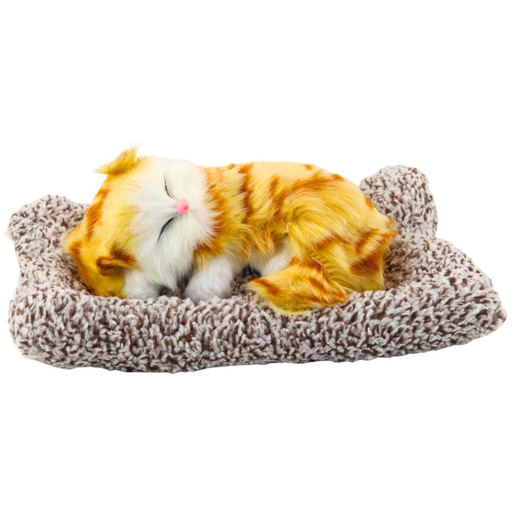 Spící zrzavá kočička na polštářku s měkkým kožíškem a zvuky – dekorace