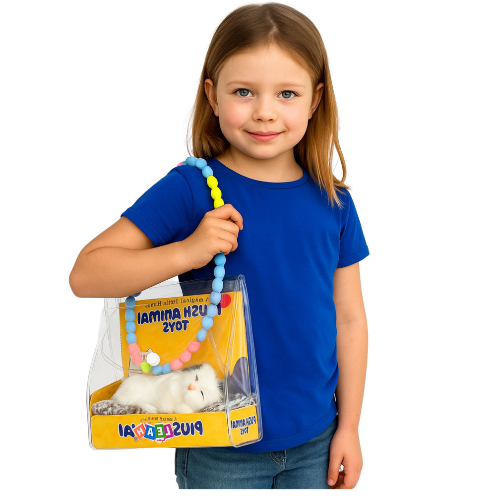 Spící bílá kočička na polštářku s mňoukáním a taškou