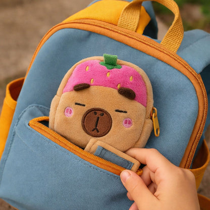 Plyšová peněženka s přívěskem Kapybara Jahoda – růžová