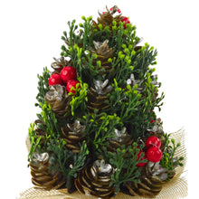 Umělý vánoční stromek s šiškami a jeřabinami 17×10 cm