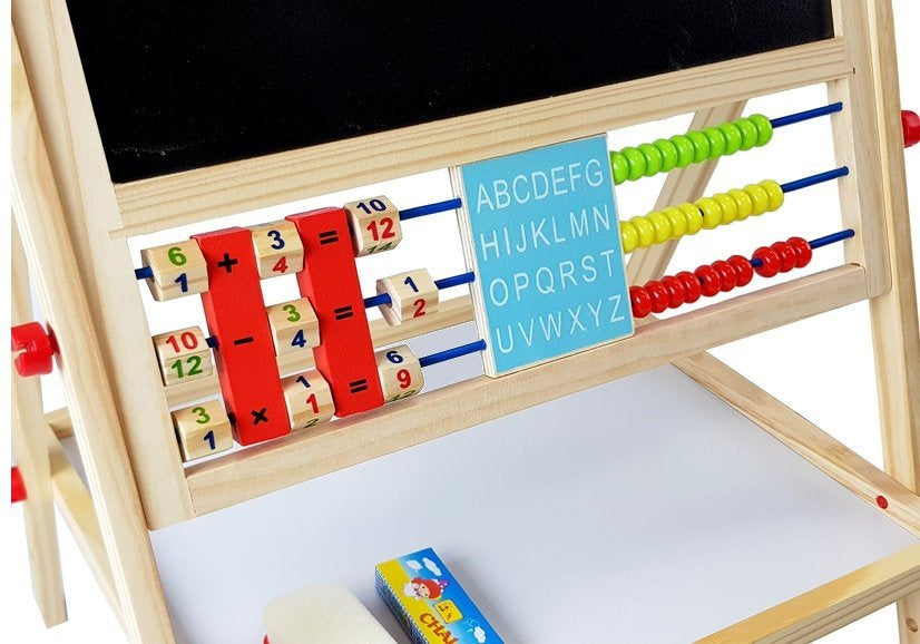 Dřevěná tabule s počítadlem, hodinami a magnetickými čísly