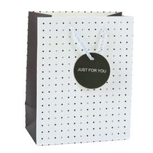 Dárková taška s puntíky Just For You – 23x18cm | stříbrná