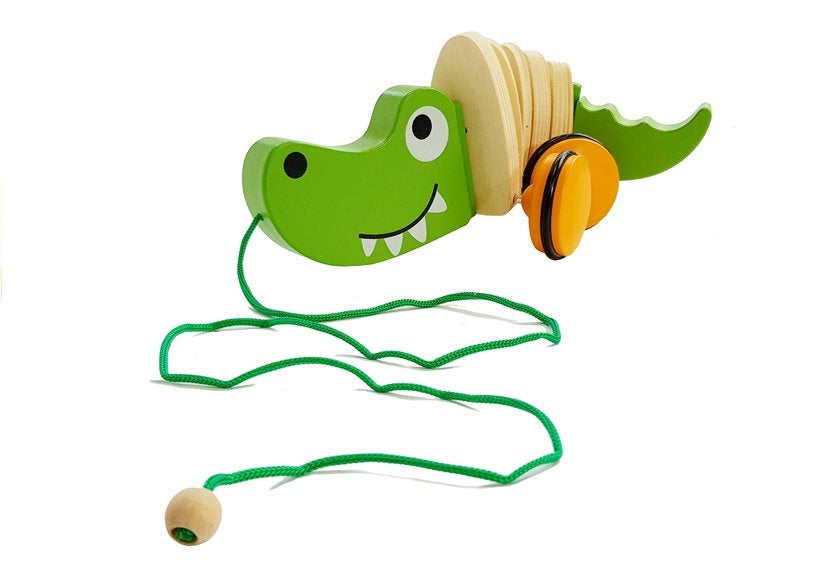 Dřevěný krokodýl na kolečkách s provázkem 18cm zelený