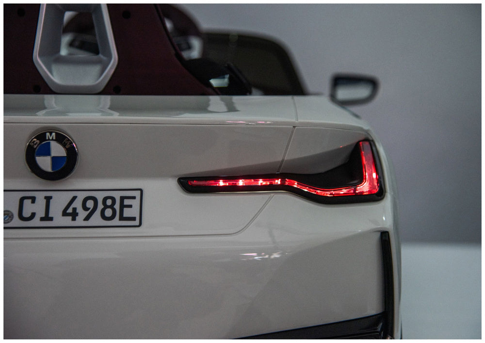 Elektrické autíčko BMW i4 4x4 JE1009 pro děti – bílé