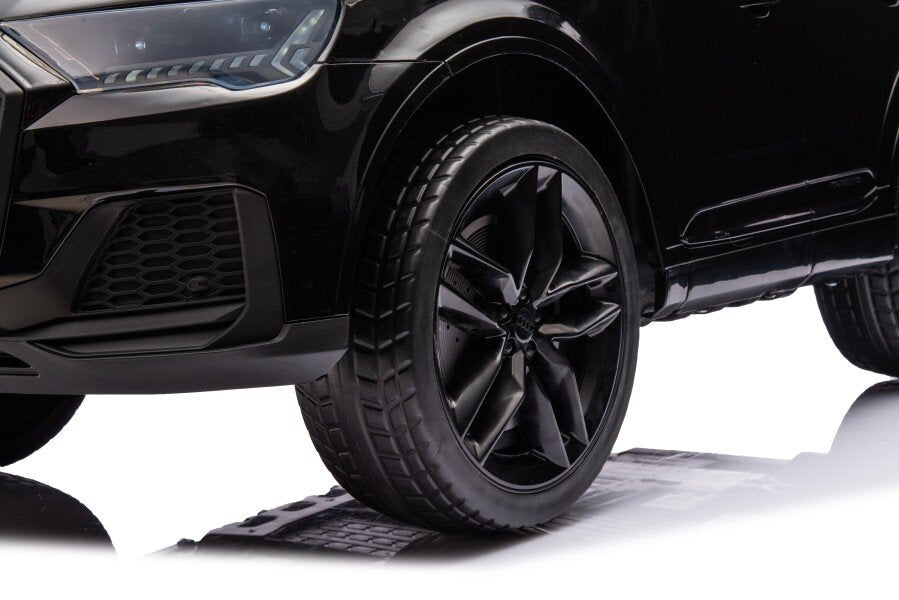 Elektrické auto Audi Q7 černé lakované na akumulátor