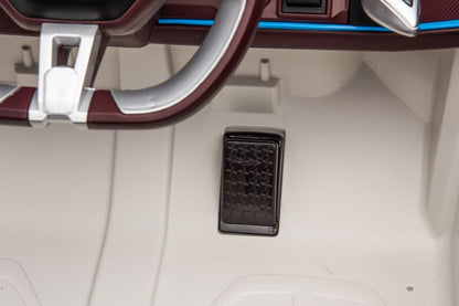 Elektrické auto BMW I4 4x4 na akumulátor bílé