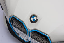 Elektrické auto BMW I4 4x4 na akumulátor bílé