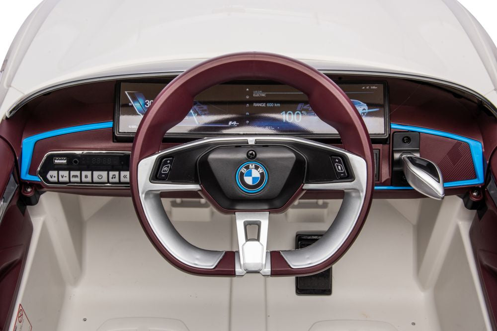 Elektrické auto BMW I4 4x4 na akumulátor bílé