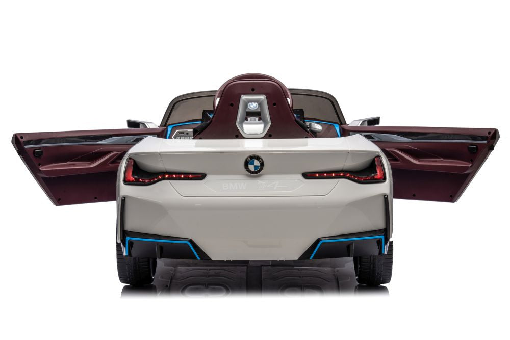 Elektrické auto BMW I4 4x4 na akumulátor bílé