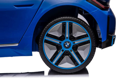 Elektrické auto BMW I4 – 4x4 pohon modré | BMW