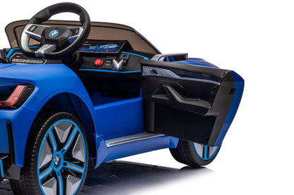 Elektrické auto BMW I4 – 4x4 pohon modré | BMW