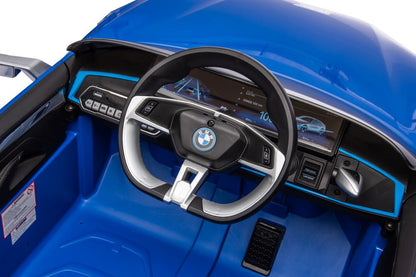 Elektrické auto BMW I4 – 4x4 pohon modré | BMW