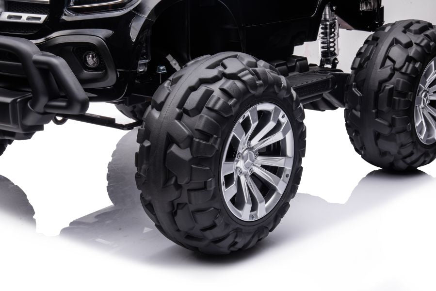 Elektrické auto Mercedes DK MT950 4x4 lakované černé