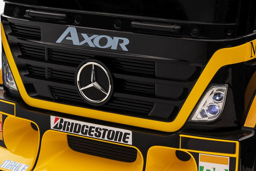 Elektrické auto Mercedes s návěsem a LCD displejem – žluté
