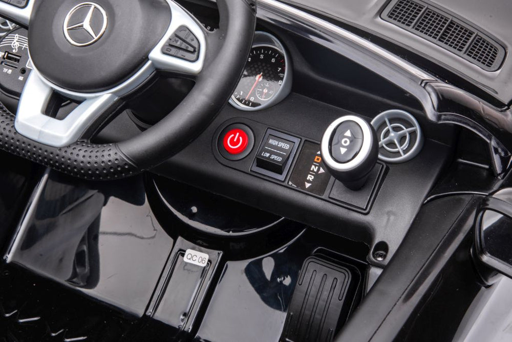 Elektrické auto Mercedes SLC 300 s akumulátorem bílé
