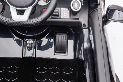 Elektrické auto Mercedes SLC 300 s akumulátorem bílé