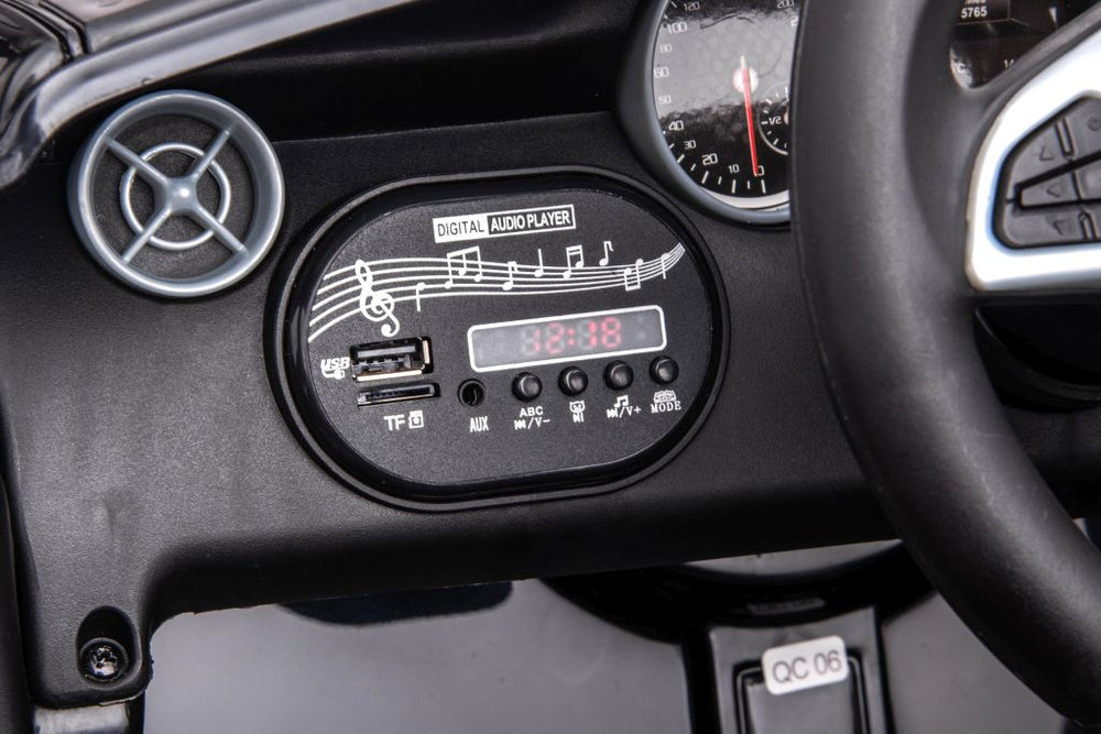 Elektrické auto Mercedes SLC 300 s akumulátorem bílé