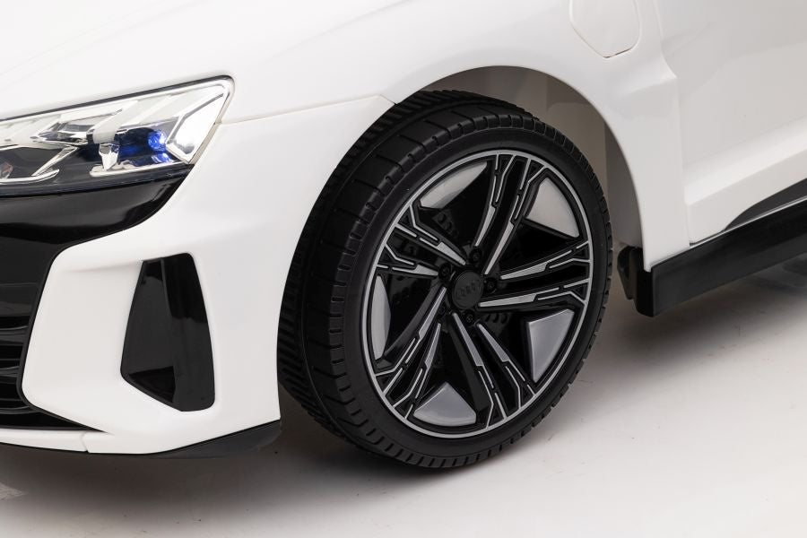 Elektrické auto na akumulátor Audi E Tron GT QLS 6888 bílé