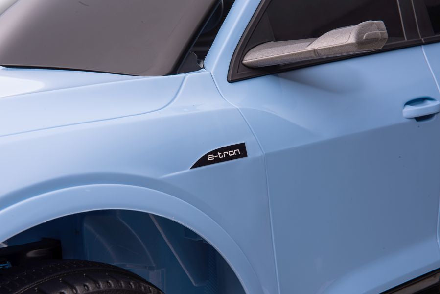 Elektrické auto na akumulátor Audi E Tron QLS 6688 modré