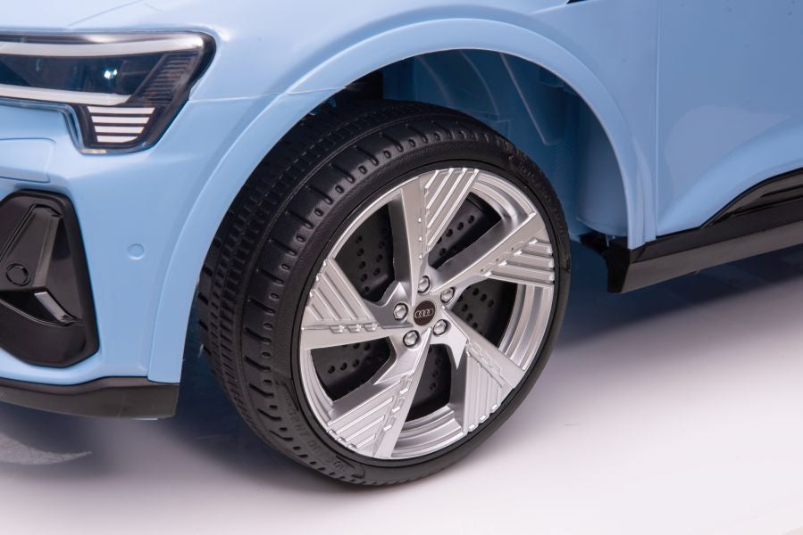 Elektrické auto na akumulátor Audi E Tron QLS 6688 modré