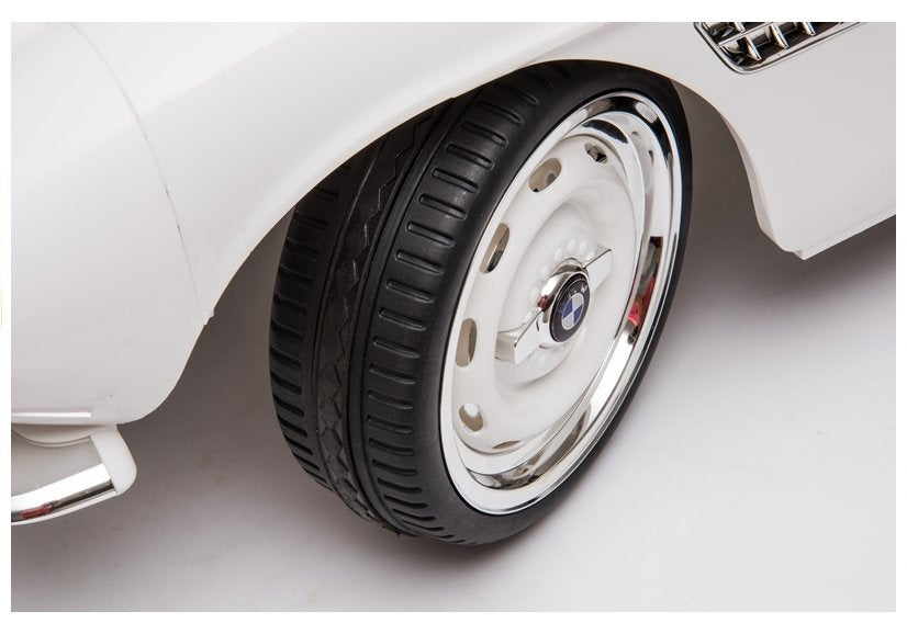 Elektrické auto na akumulátor BMW Retro bílé pro děti – BMW