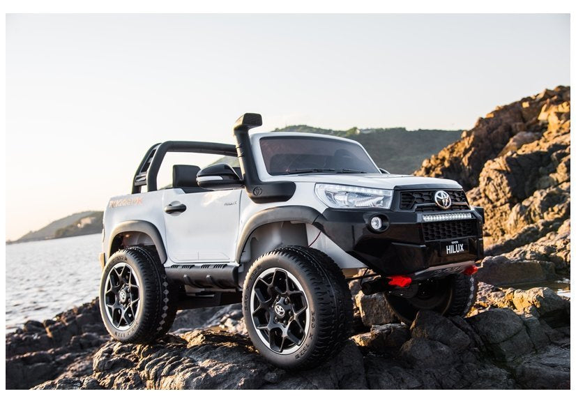 Elektrické auto Toyota Hilux s dálkovým ovládáním černé lakované