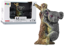 Figurka koala na stromě – zoo zvířátka | šedá