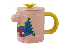 Hrnek s víčkem a lžičkou 3D dinosaurus – 400 ml růžový