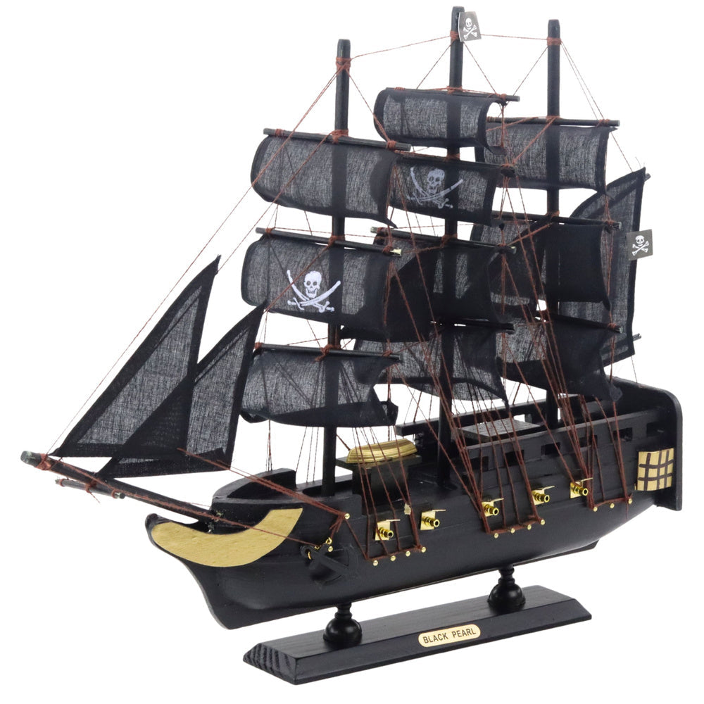 Model pirátské lodi Black Pearl – žaglowiec s černými plachtami