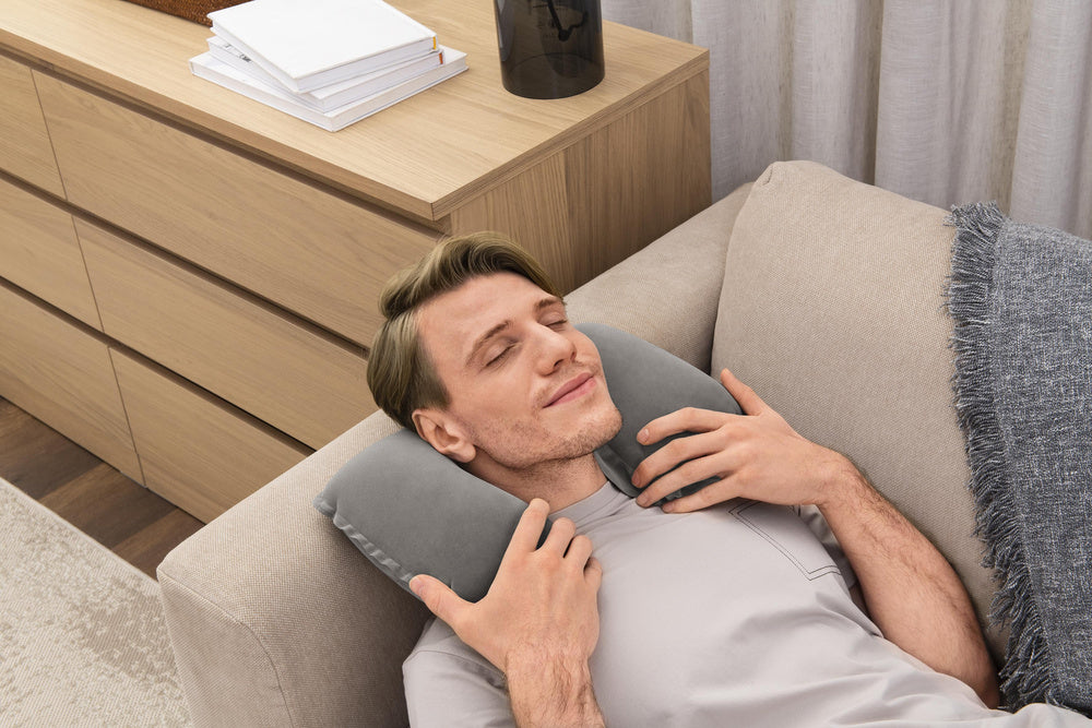 Nafukovací cestovní polštář 46x28 cm ergonomický šedý – Bestway