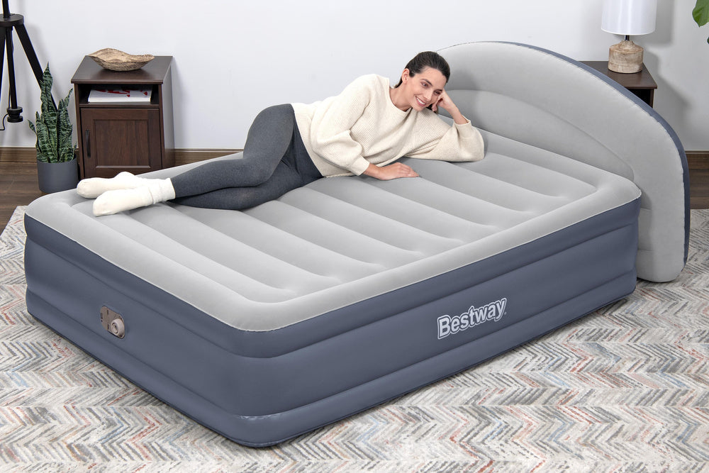 Nafukovací matrace s pumpou 152x229x84 cm | Bestway