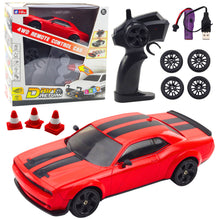 RC auto na drift 4WD s výměnnými koly a dálkovým ovládáním červené