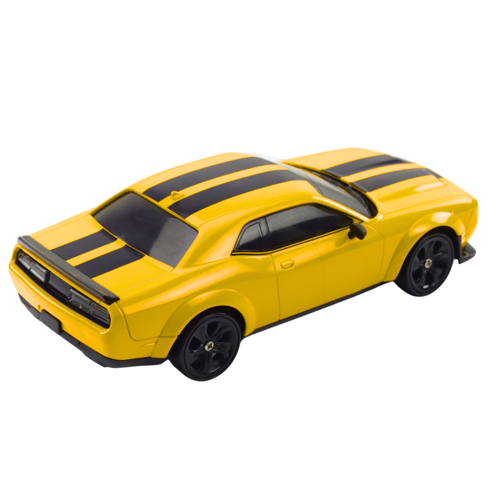 RC auto na drift s výměnnými koly a 4WD pohonem žluté