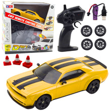 RC auto na drift s výměnnými koly a 4WD pohonem žluté