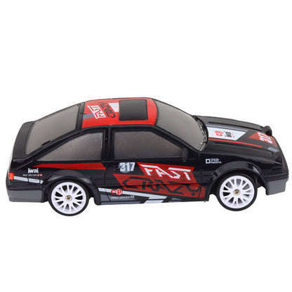 RC auto na driftování se zaměnitelnými koly černé 1:24