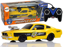 RC auto sportovní 1:20 s pilotem a gumovými pneumatikami žluté