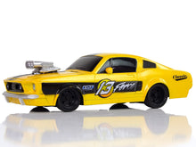 RC auto sportovní 1:20 s pilotem a gumovými pneumatikami žluté