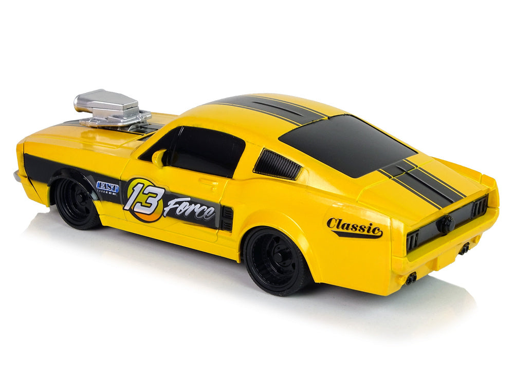 RC auto sportovní 1:20 s pilotem a gumovými pneumatikami žluté